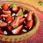 Crostata con ganache fondente e fragole