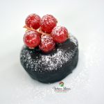 Mignon glassato al cioccolato e frutti rossi