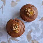 Muffin al cacao con cuore d’arancia amara e nocciola